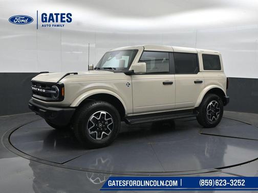 Desert Sand 2026 Ford Bronco Outer Banks