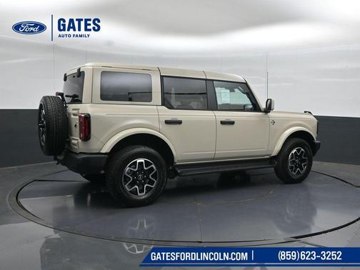 Desert Sand 2026 Ford Bronco Outer Banks