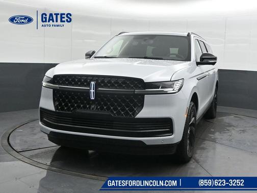 Crystal White Metallic Clearcoat 2026 Lincoln Navigator Reserve