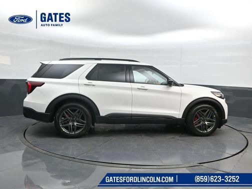 Star White Metallic Tri-Coat 2026 Ford Explorer ST
