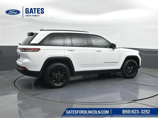 Bright White Clearcoat 2025 Jeep Grand Cherokee Altitude