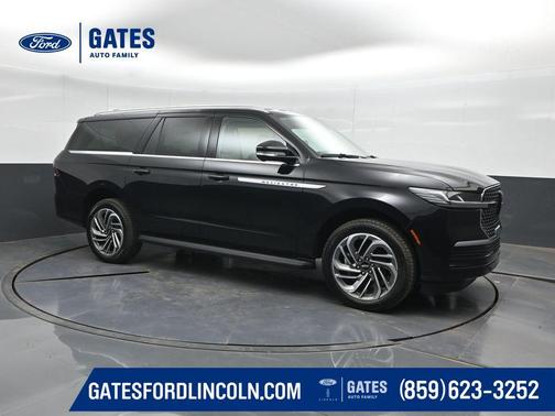 Infinite Black Metallic Clearcoat 2026 Lincoln Navigator Premiere