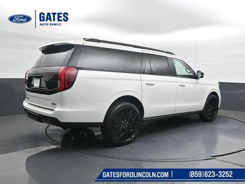 Star White Metallic Tri-Coat 2026 Ford Expedition Max Platinum