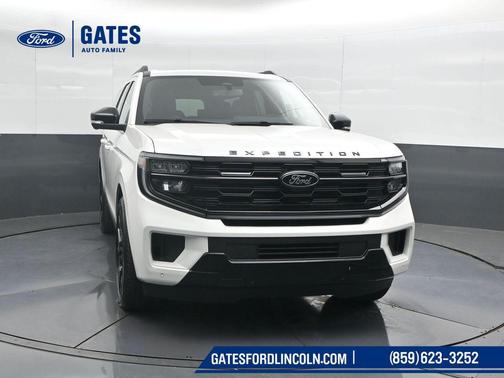Star White Metallic Tri-Coat 2026 Ford Expedition Max Platinum