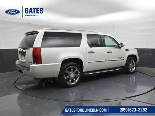 White Diamond Clearcoat 2011 Cadillac Escalade ESV Base