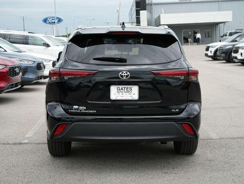 Midnight Black Metallic 2024 Toyota Highlander XLE