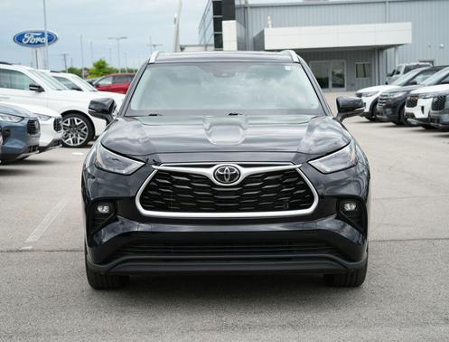 Midnight Black Metallic 2024 Toyota Highlander XLE