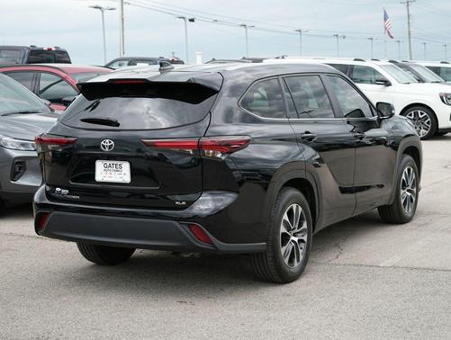 Midnight Black Metallic 2024 Toyota Highlander XLE