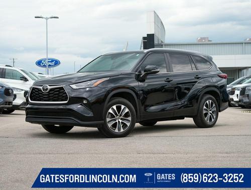 Midnight Black Metallic 2024 Toyota Highlander XLE