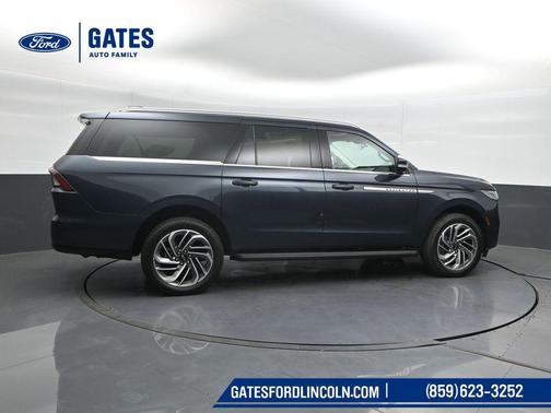 Flight Blue Metallic Clearcoat 2026 Lincoln Navigator Premiere