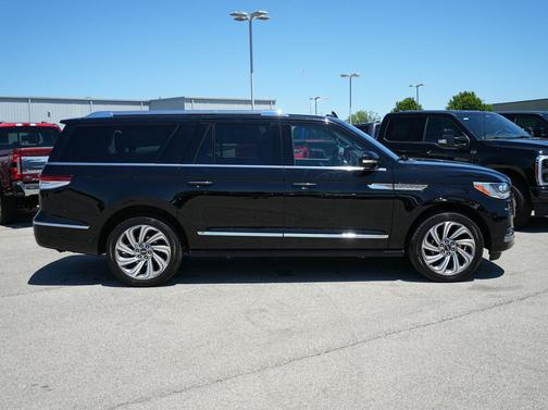 Infinite Black Metallic Clearcoat 2023 Lincoln Navigator Reserve