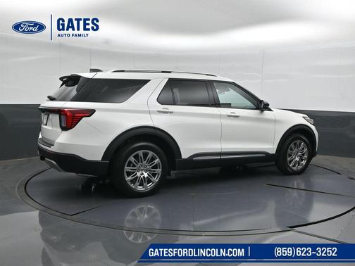 Star White Metallic Tri-Coat 2027 Ford Explorer Platinum