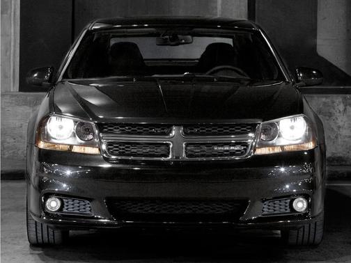 Bright Silver Metallic Clearcoat 2012 Dodge Avenger SE