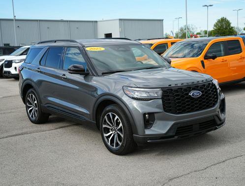 Gray Metallic 2025 Ford Explorer ST-Line
