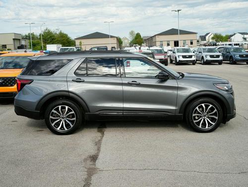 Gray Metallic 2025 Ford Explorer ST-Line