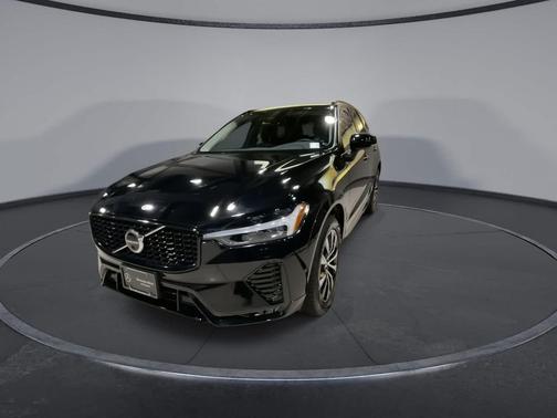 2023 Volvo XC60 B5 Plus Dark Theme