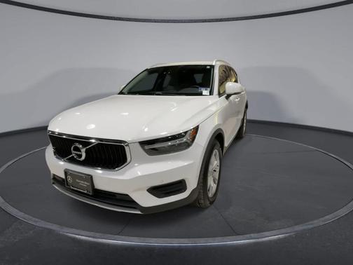 2019 Volvo XC40 T5 Momentum
