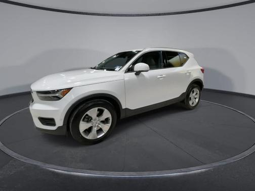 2019 Volvo XC40 T5 Momentum