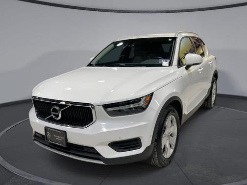2019 Volvo XC40 T5 Momentum