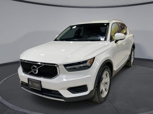 2019 Volvo XC40 T5 Momentum