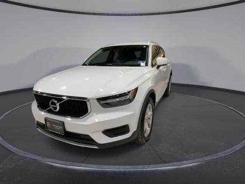 2019 Volvo XC40 T5 Momentum