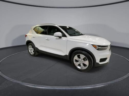 2019 Volvo XC40 T5 Momentum
