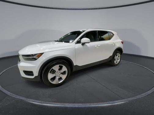 2019 Volvo XC40 T5 Momentum