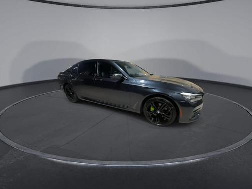 2019 BMW 740 i