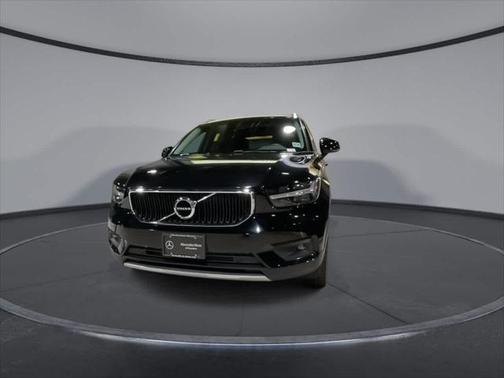 2021 Volvo XC40 T5 Momentum