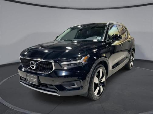 2021 Volvo XC40 T5 Momentum