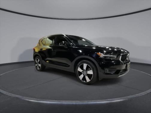 2021 Volvo XC40 T5 Momentum