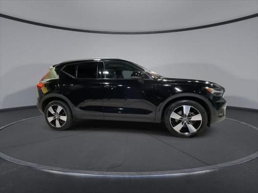2021 Volvo XC40 T5 Momentum