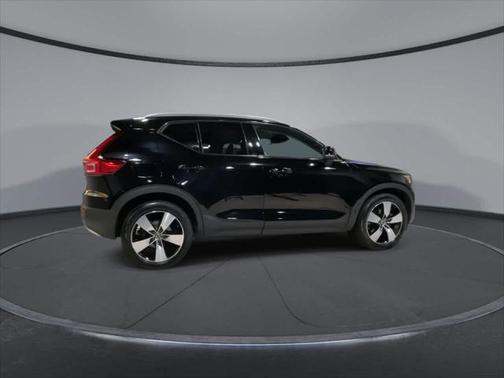 2021 Volvo XC40 T5 Momentum