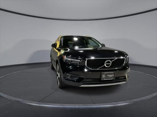 2021 Volvo XC40 T5 Momentum