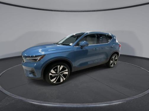 2024 Volvo XC40 B5 Ultimate Bright Theme
