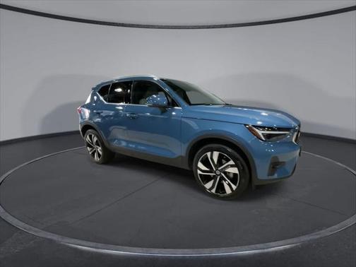 2024 Volvo XC40 B5 Ultimate Bright Theme