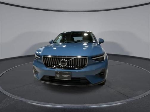 2024 Volvo XC40 B5 Ultimate Bright Theme