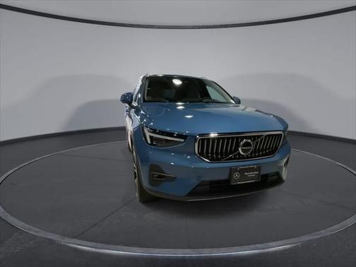2024 Volvo XC40 B5 Ultimate Bright Theme