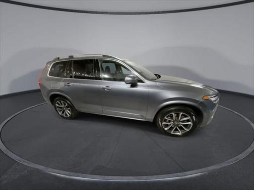 2019 Volvo XC90 T6 Momentum