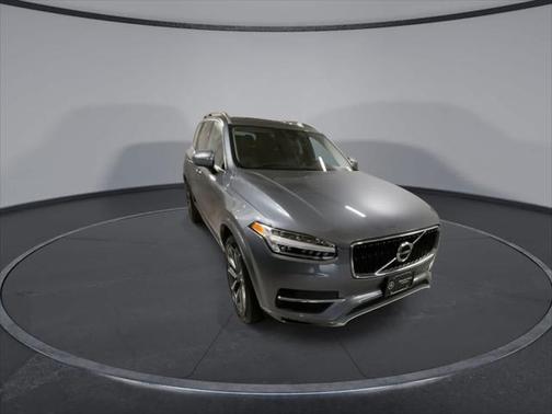 2019 Volvo XC90 T6 Momentum