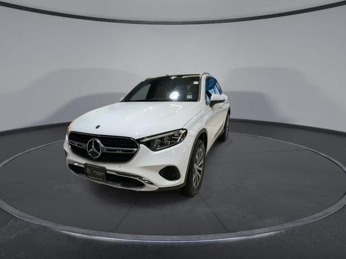 MANUFAKTUR Moonlight White Metallic 2026 Mercedes-Benz GLC 300 Base 4MATIC