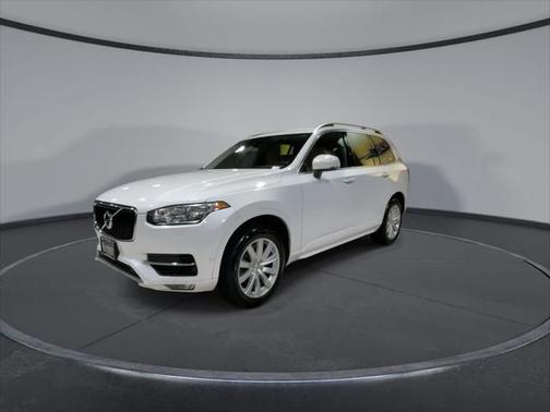 2016 Volvo XC90 T6 Momentum