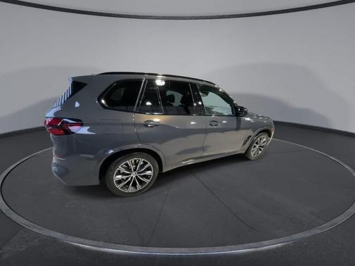 2025 BMW X5 M60i