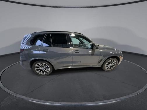 2025 BMW X5 M60i