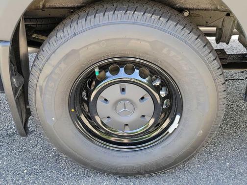 2024 Mercedes-Benz Sprinter 2500 144 WB Standard Roof Passenger