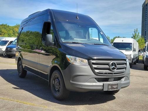 2024 Mercedes-Benz Sprinter 2500 144 WB Standard Roof Passenger