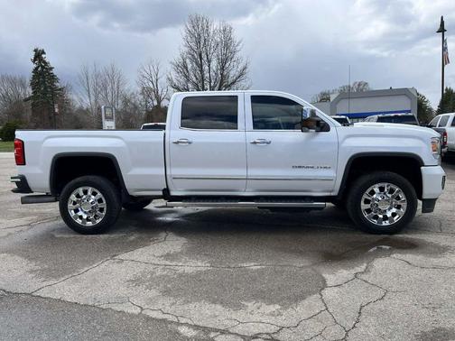 WHITE 2018 GMC Sierra 2500 Denali