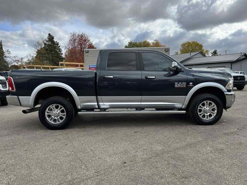 2018 RAM 2500 Laramie Crew Cab 4x4 6'4' Box