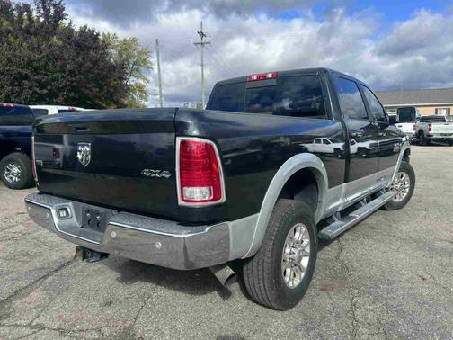 2018 RAM 2500 Laramie Crew Cab 4x4 6'4' Box