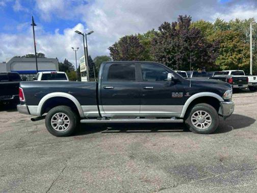 2018 RAM 2500 Laramie Crew Cab 4x4 6'4' Box